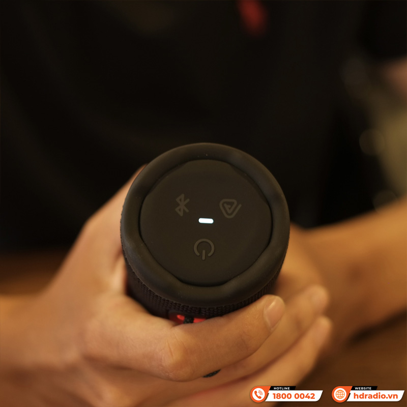 JBL trình làng loa bluetooth di động mới nhất mang tên Grip