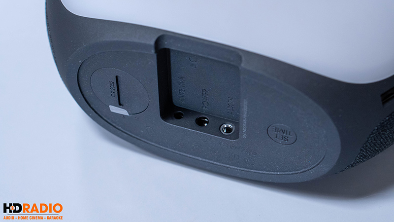 Bên dưới Loa JBL Horizon 2