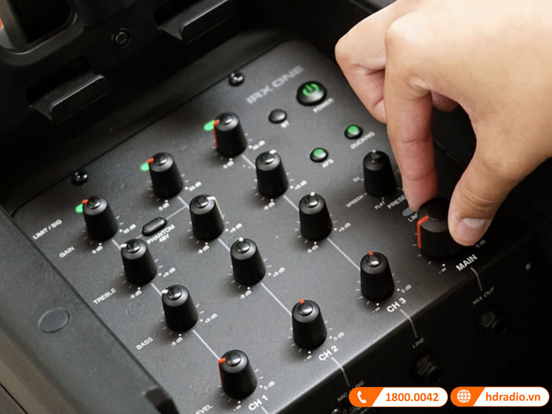 Loa JBL IRX ONE điều khiển dễ dàng