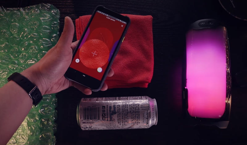 loa jbl pulse 4 có thể tùy chỉnh màu sắc theo màu đồ vật