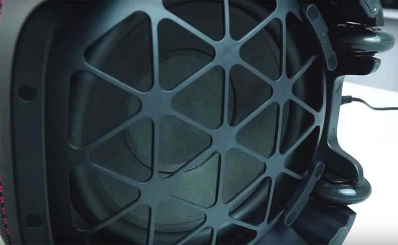 loa JBL PartyBox 1000 có bass hướng sàn