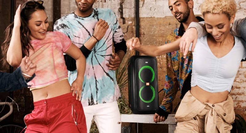 loa jbl party box 100 sử dụng trong các bữa tiệc