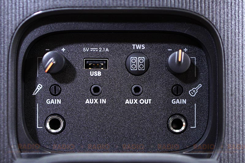 anh thuc te bang ket noi tren loa jbl partybox 110