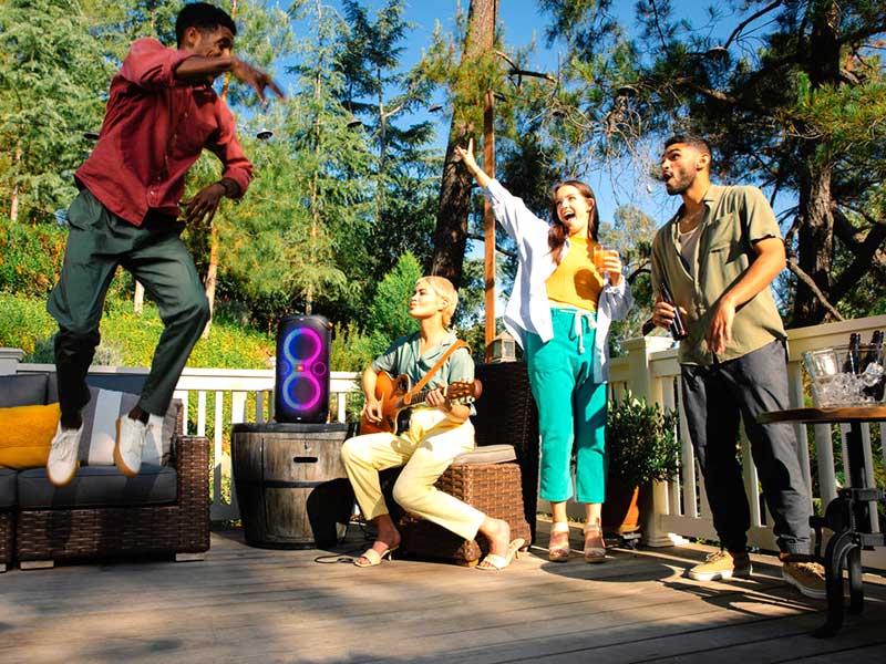 ung dung loa jbl partybox 110 ngoai troi