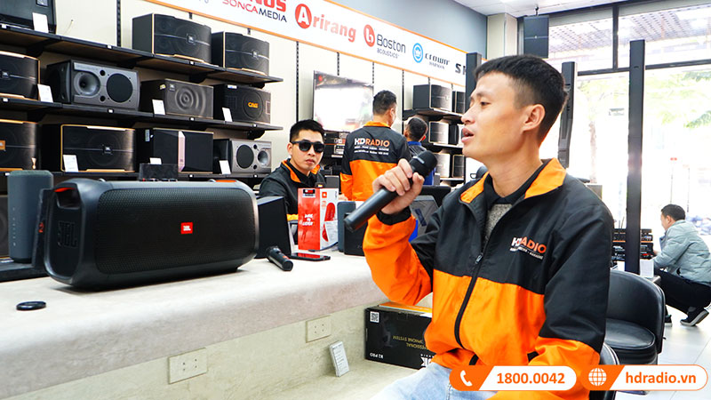 ảnh thực tế loa JBL PartyBox OnThe Go