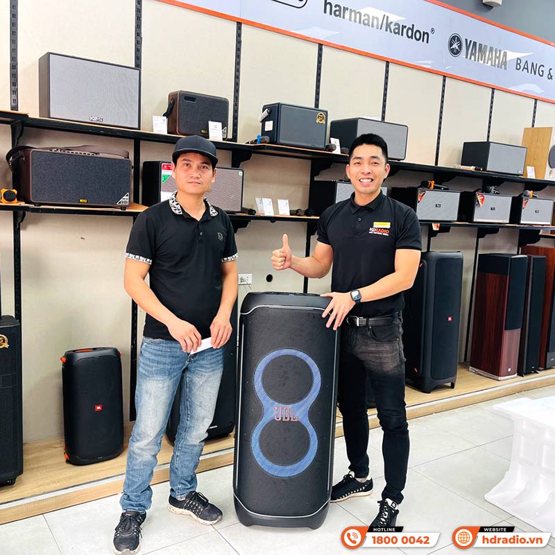 khách hàng mua loa JBL PartyBox Ultimate chính hãng tại hdradio