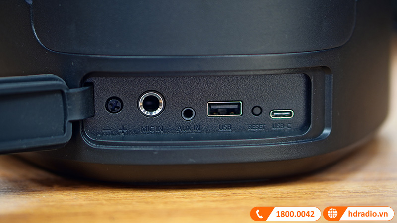 cac cong ket noi loa monster Sparkle