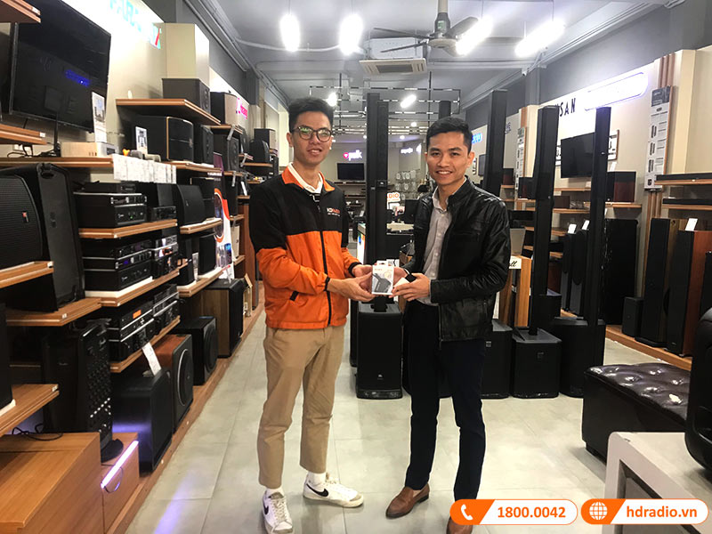 Khách hàng mua Loa Sony SRS-XB13 tại HDRadio