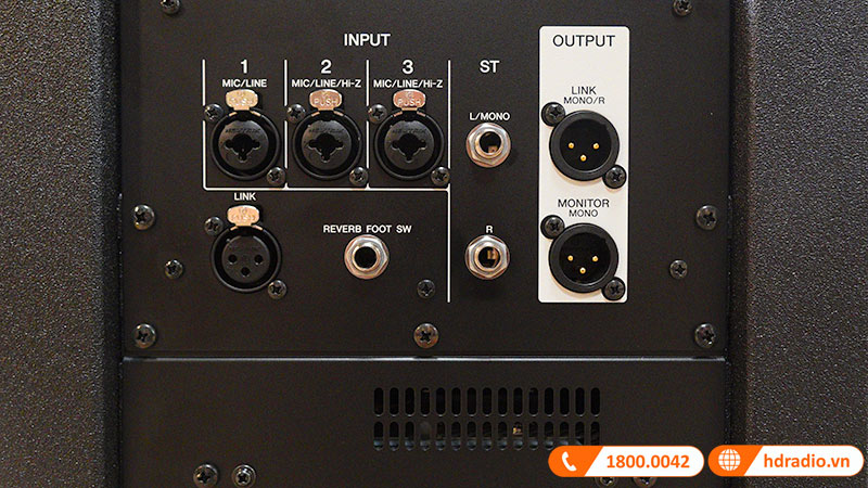 Cận cảnh cổng kết nối loa Yamaha Stagepas 1K