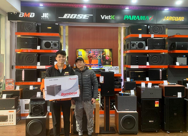 Khách hàng mua loa Acrowin SA500 tại HDRadio