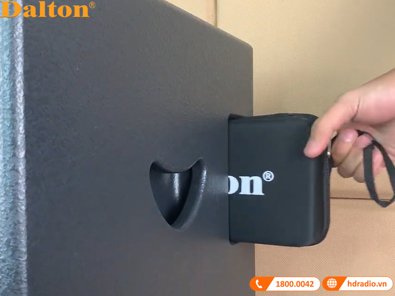 tay vin va hoc dung hop phu kien