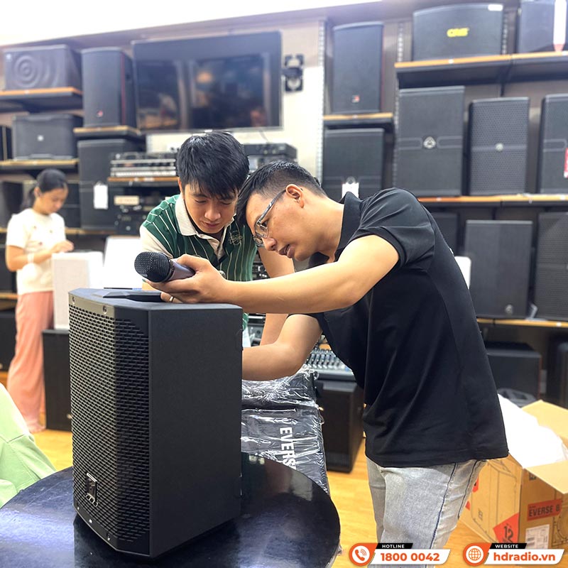 Loa Electro voice Everse 8, Pin 12 giờ, Công Suất 400W, Bass 20 cm, 121db, Chống Nước IP43, Bluetooth, TWS-32