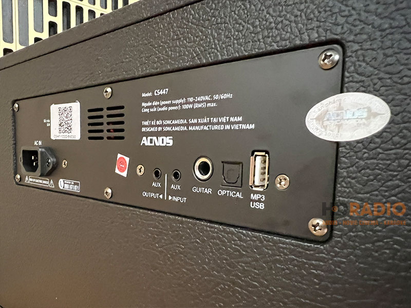 Mặt phía sau là các cổng kết nối.