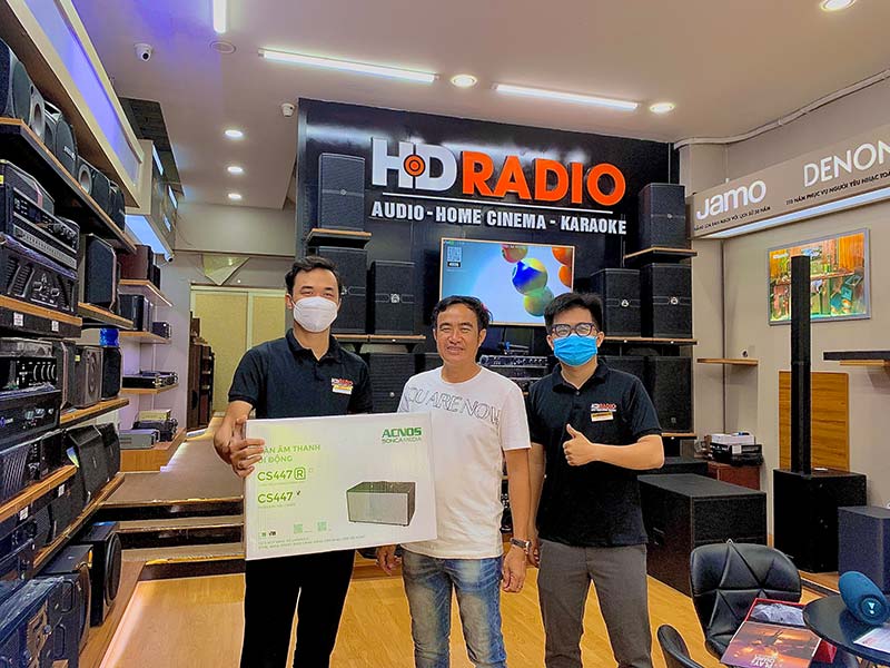 trao tận tay loa Acnos CS447 tới khách hàng