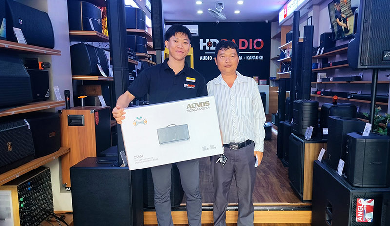 Khách hàng mua loa Acnos CS451 tại HDRadio