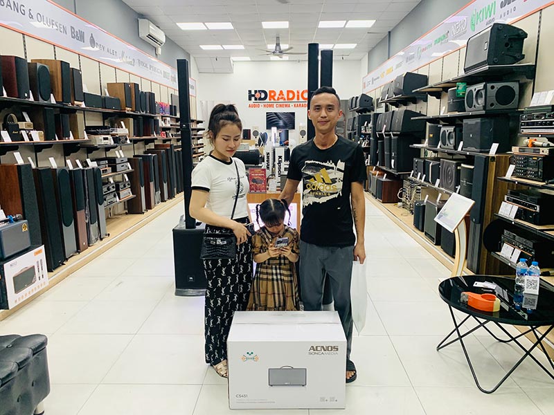 Khách hàng mua loa Acnos CS451 tại HDRadio