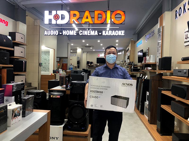 khách hàng mua loa Acnos CS450 tại cửa hàng HDRadio