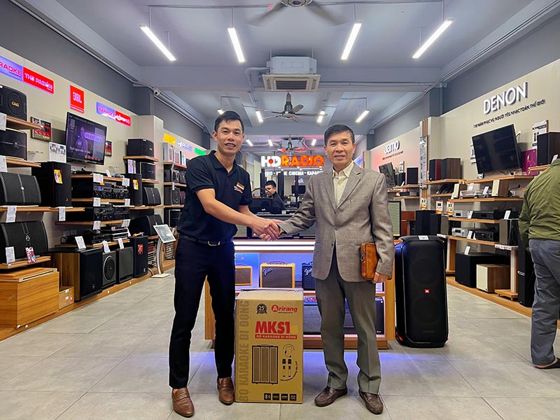 Khách hàng mua Loa Ariang MKS1 tại HDRadio