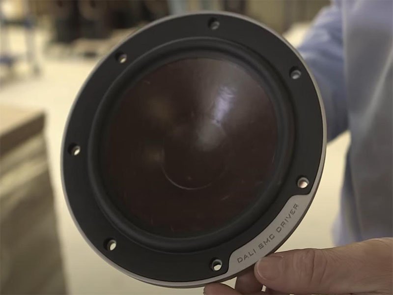 Loa bass khi hoan thien