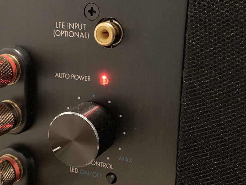 Loa đứng Definitive Technology BP9040