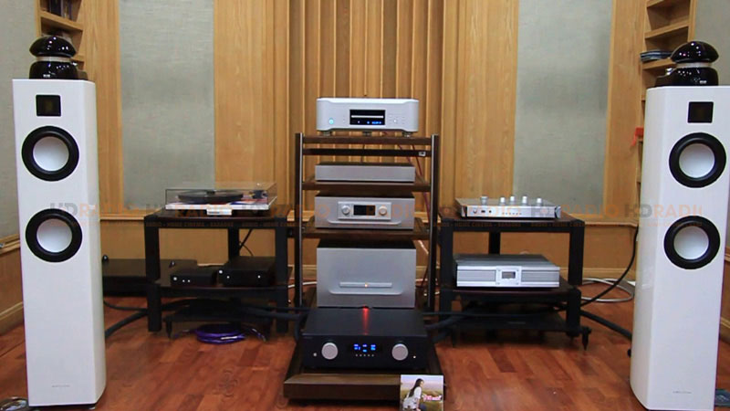 Ứng dụng của loa Gauder Akustik Arcona 60 MK II trọng cuộc sống Chơi cực tốt và đa dạng các thể loại nhạc từ nhạc mạnh như rock đến những bản nhạc ballad nhẹ nhàng Xem phim với độ bao phủ rộng tạo cảm giác đắm chìm trong điện ảnh Kết hợp với các thiết bị âm thanh cao cấp khác tạo thành dàn âm thanh chuyên nghiệp. Ứng dụng của loa Gauder Akustik Arcona 60 MK II trọng cuộc sống Chơi cực tốt và đa dạng các thể loại nhạc từ nhạc mạnh như rock đến những bản nhạc ballad nhẹ nhàng Xem phim với độ bao phủ rộng tạo cảm giác đắm chìm trong điện ảnh Kết hợp với các thiết bị âm thanh cao cấp khác tạo thành dàn âm thanh chuyên nghiệp.