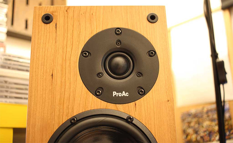 Loa bookshelf  ProAc Response D2