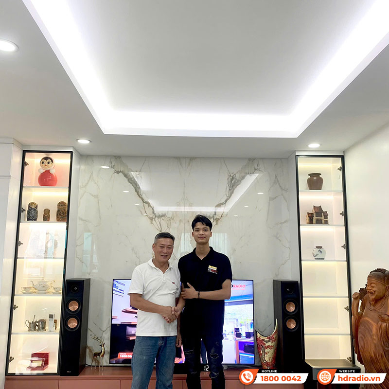 khách hàng mua loa Klipsch RP-5000F II chính hãng