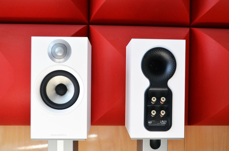 loa-bw-607-blackwhite-2