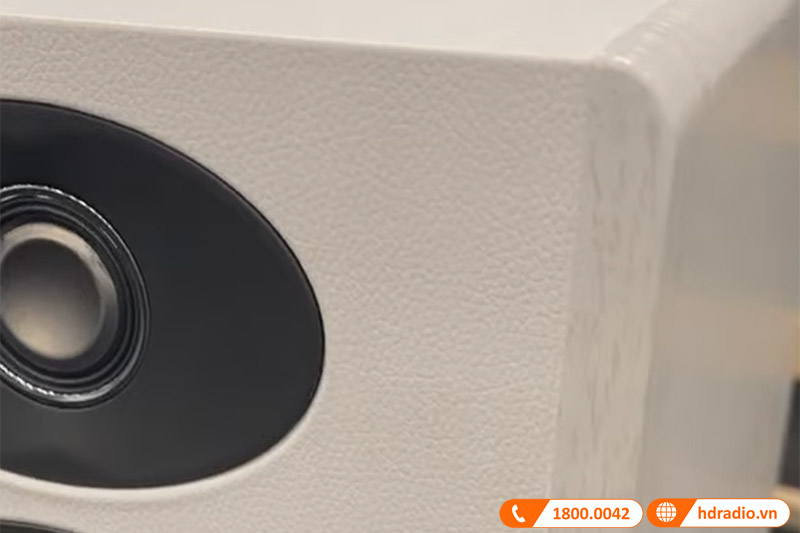 mặt trước làm bằng da