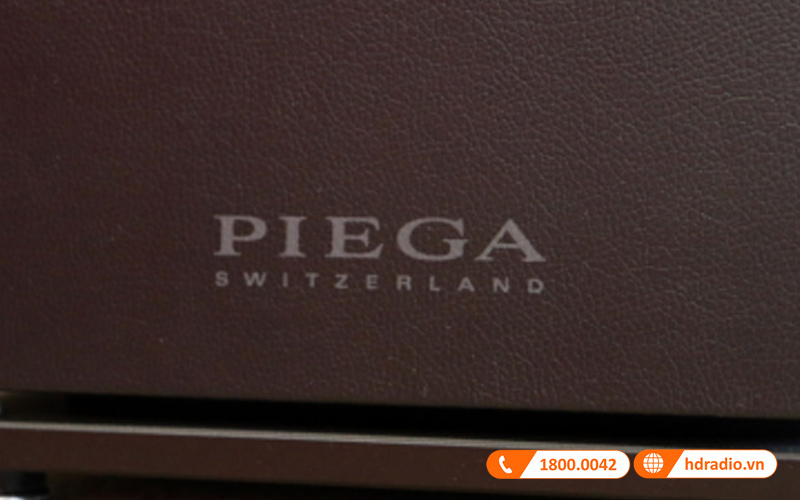 mat truoc loa piega classic 402 black piano