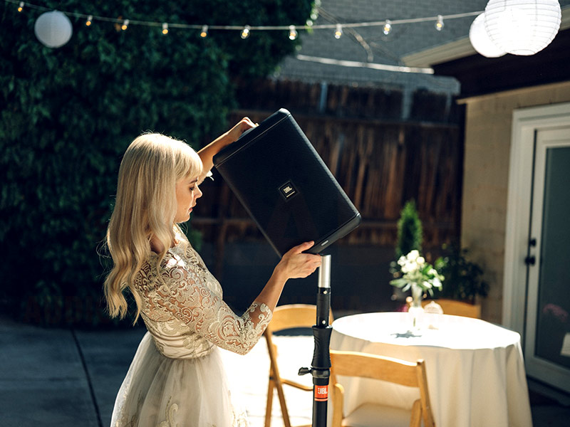 Loa EON One Compact tháo lắp dễ dàng với chân loa