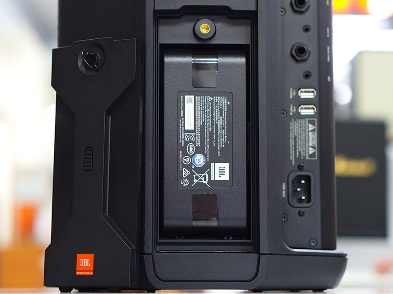 Loa JBL EON ONE Compact có pin 12 giờ