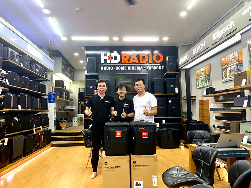 khách hàng mua loa JBL EON ONE Compact tại hdradio 
