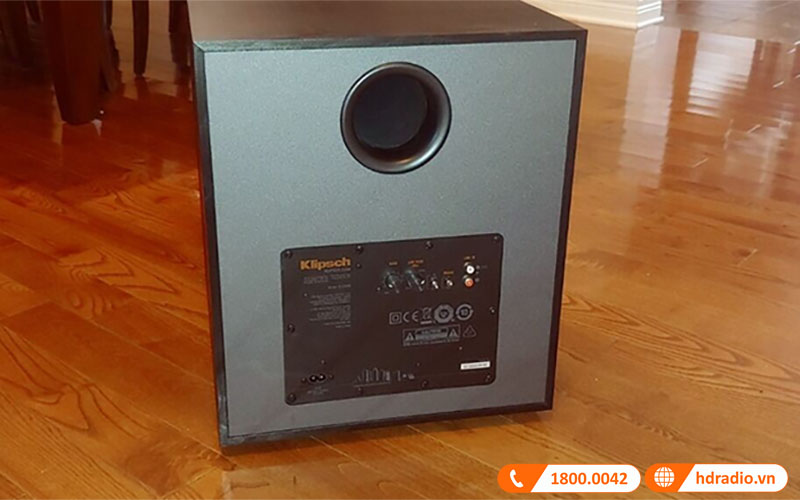 cổng thoát hơi Bass- Reflex ở mặt sau