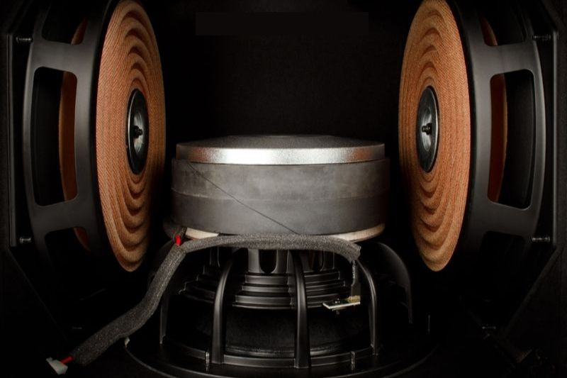 hệ thống driver mạnh mẽ của Loa sub Definitive Technology SuperCube 2000 Loa sub Definitive Technology SuperCube 2000