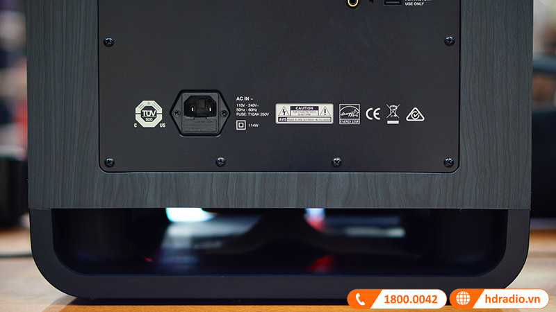 cổng nguồn và phần đế