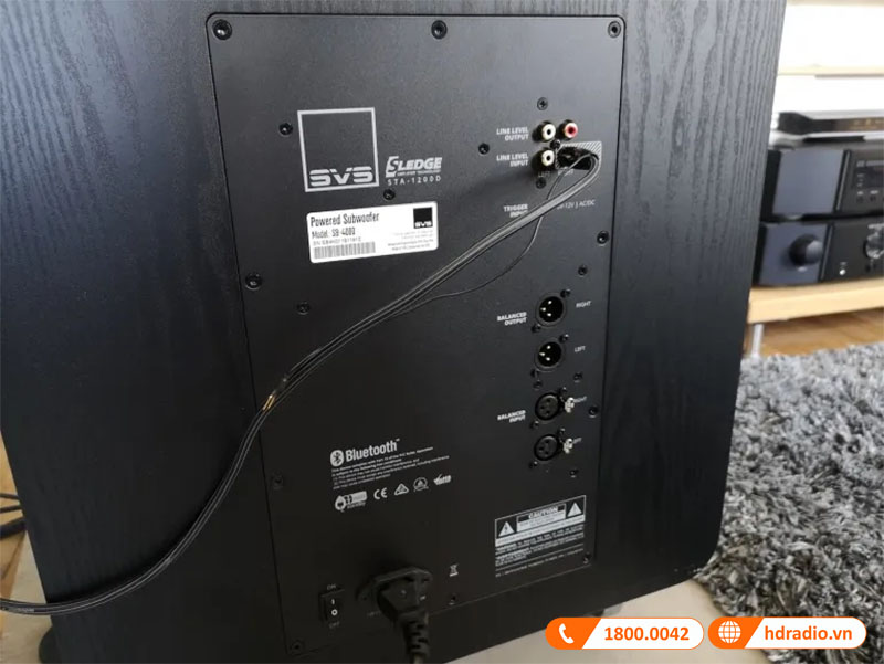 các cổng kết nối ở mặt sau