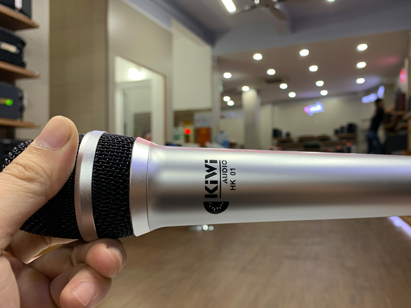 Micro đi kèm loa soundbar Kiwi HK01