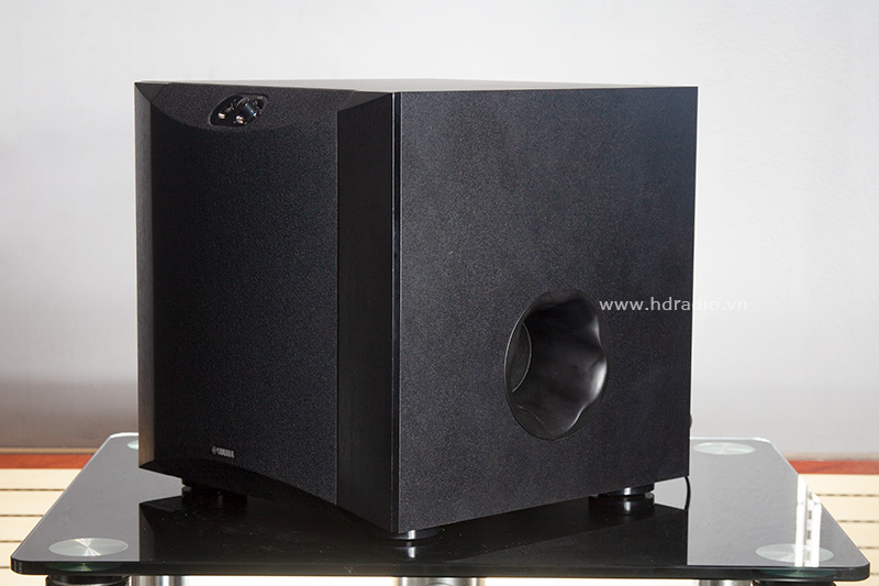 ben-hong-loa-sub-yamaha-ns-sw300