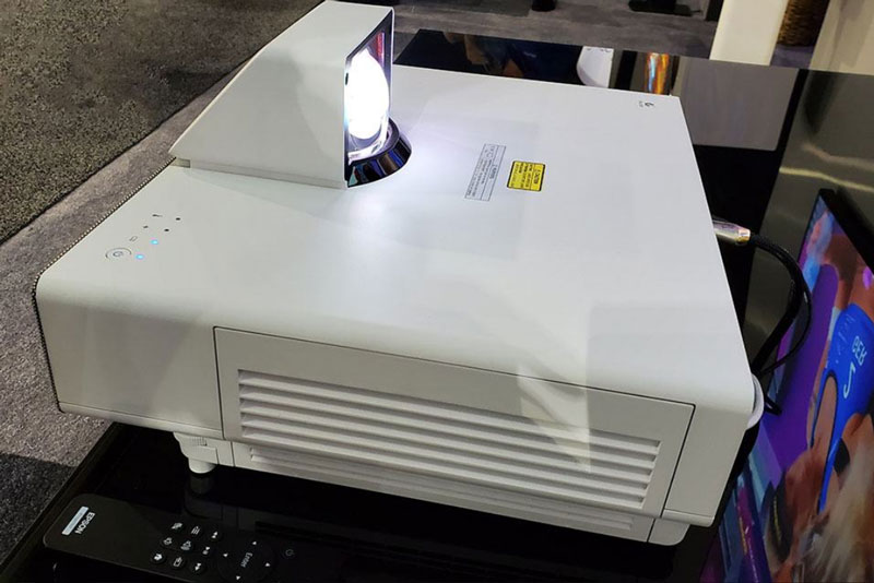 Khoảng cách chiếu cực gần