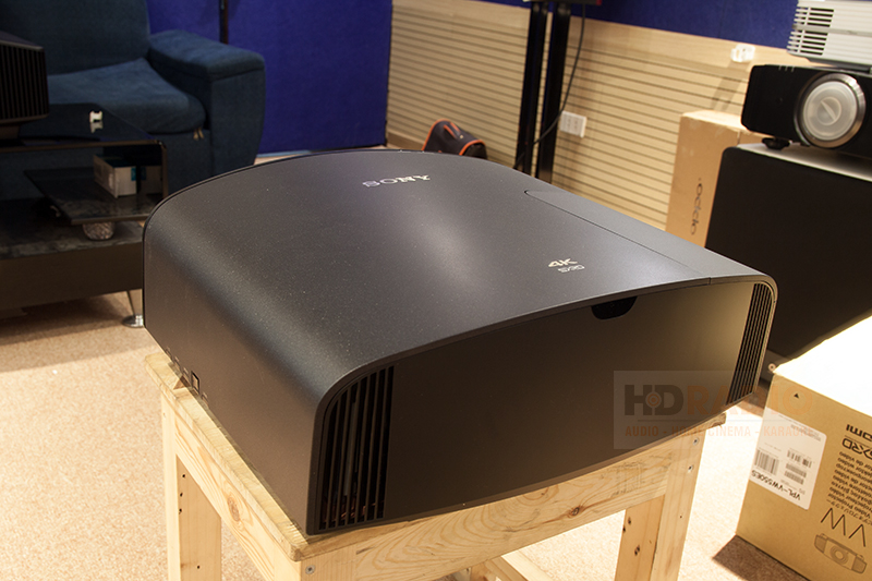 Máy chiếu 4K Sony VPL-VW550ES Máy chiếu 4K Sony VPL-VW550ES