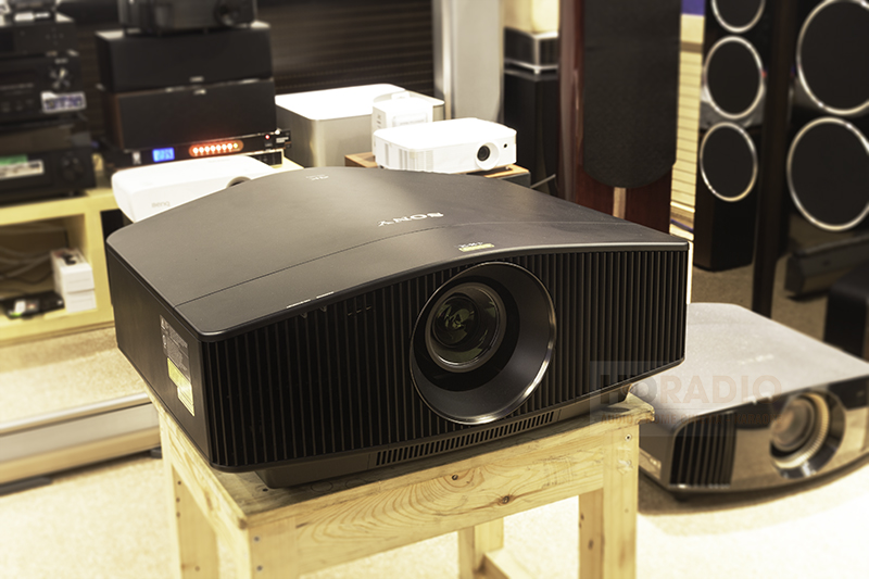 Máy chiếu 4K Sony VPL-VW760ES