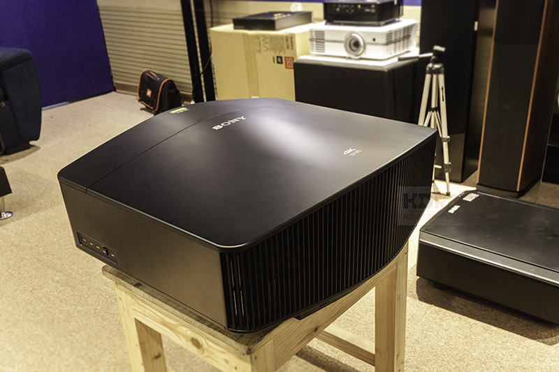 Máy chiếu 4K Sony VPL-VW760ES