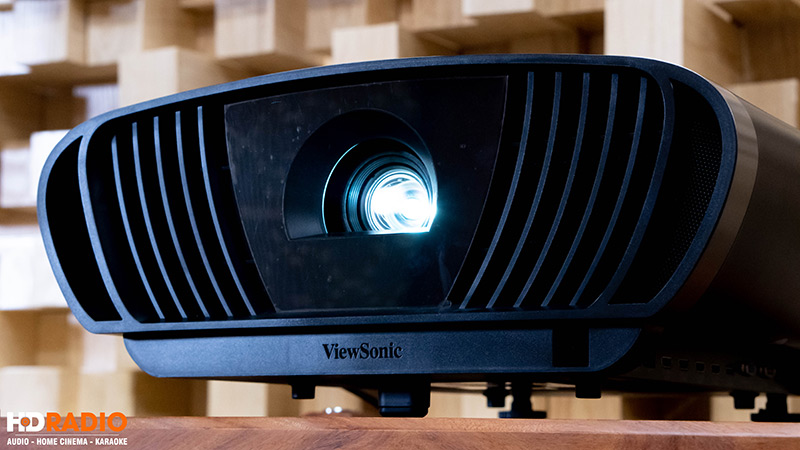 den led may chieu viewsonic x100 4k plus