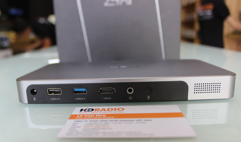 Mặt sau Máy Chiếu Mini XGMI Z4 Air với 1 cổng nguồn + 1 USB 2.0 + 1 USB 3.0 + 1 HDMI + 1 Cổng tai nghe 