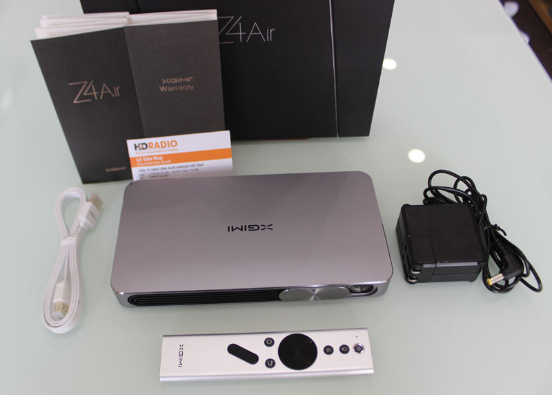 Trọn bộ Máy Chiếu Mini XGMI Z4 Air gồm có: Điều khiển + Cáp HDMI + Nguồn + 1 Máy chiếu