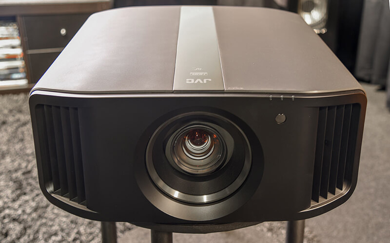 Thiết kế máy chiếu JVC DLA-N5BE