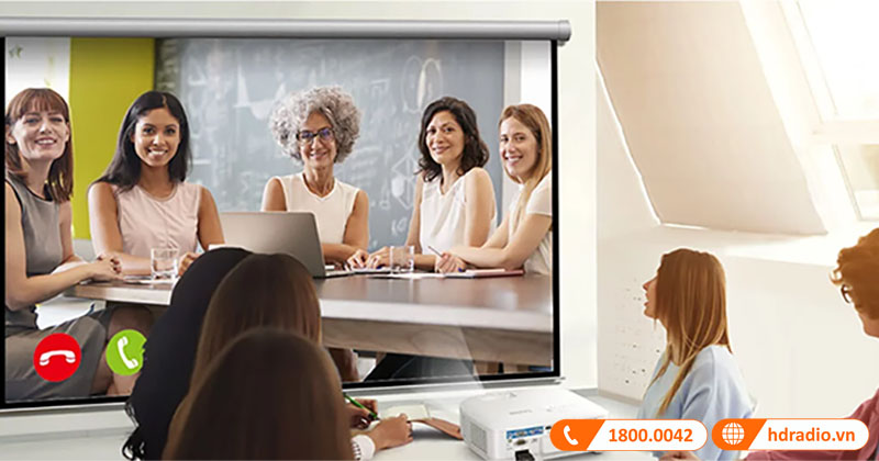 máy chiếu cho doanh nghiệp hội họp, giảng dạy hay dành cho mục đích giải trí như xem phim, xem đá bóng