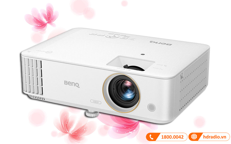 May chieu BenQ TH685