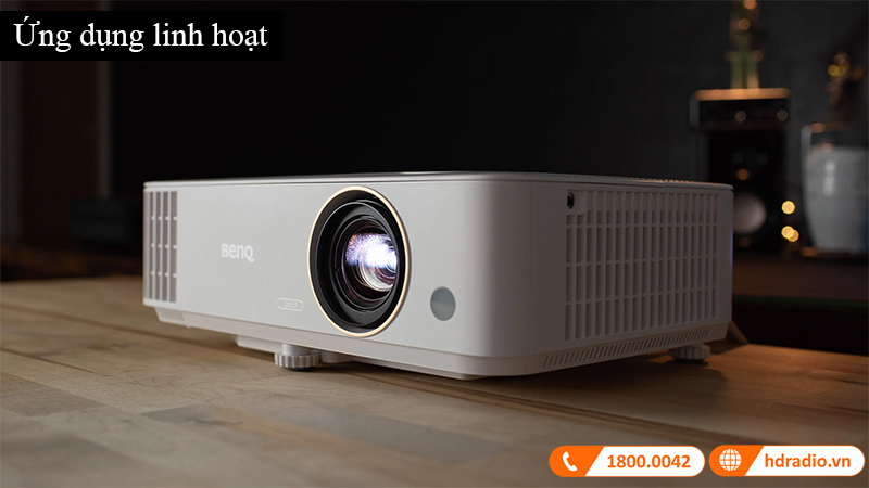 May chieu BenQ TH685